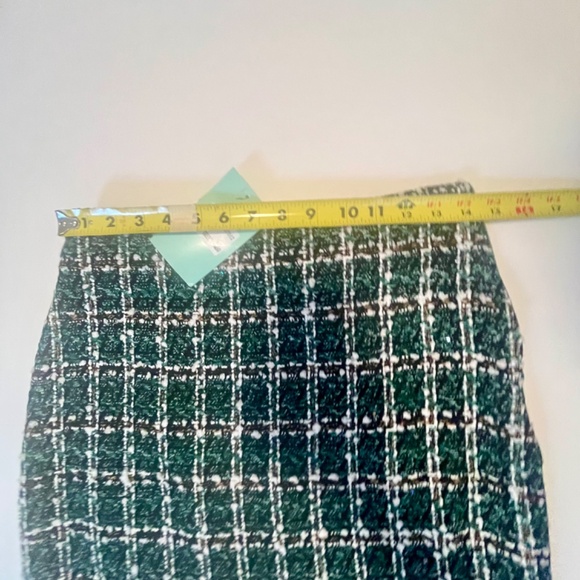 La Cite plaid green skirt. - Picture 3 of 6